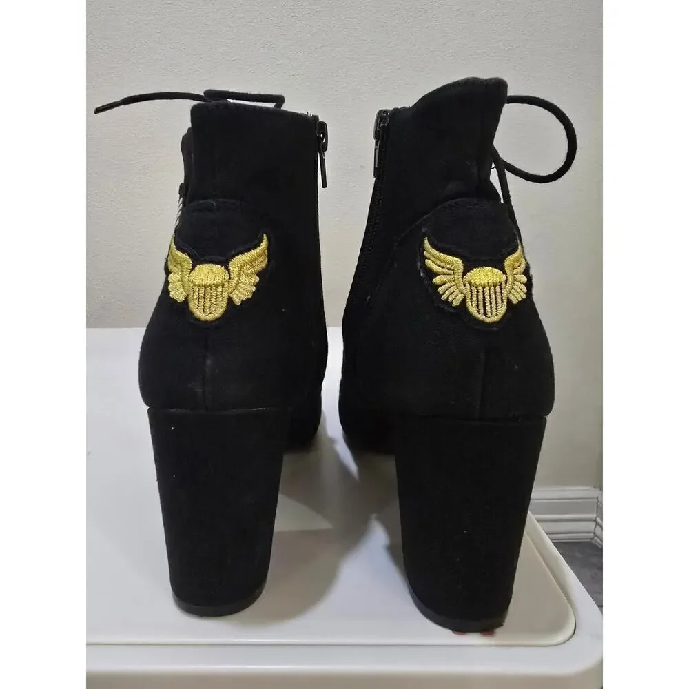 Delicious trendy black